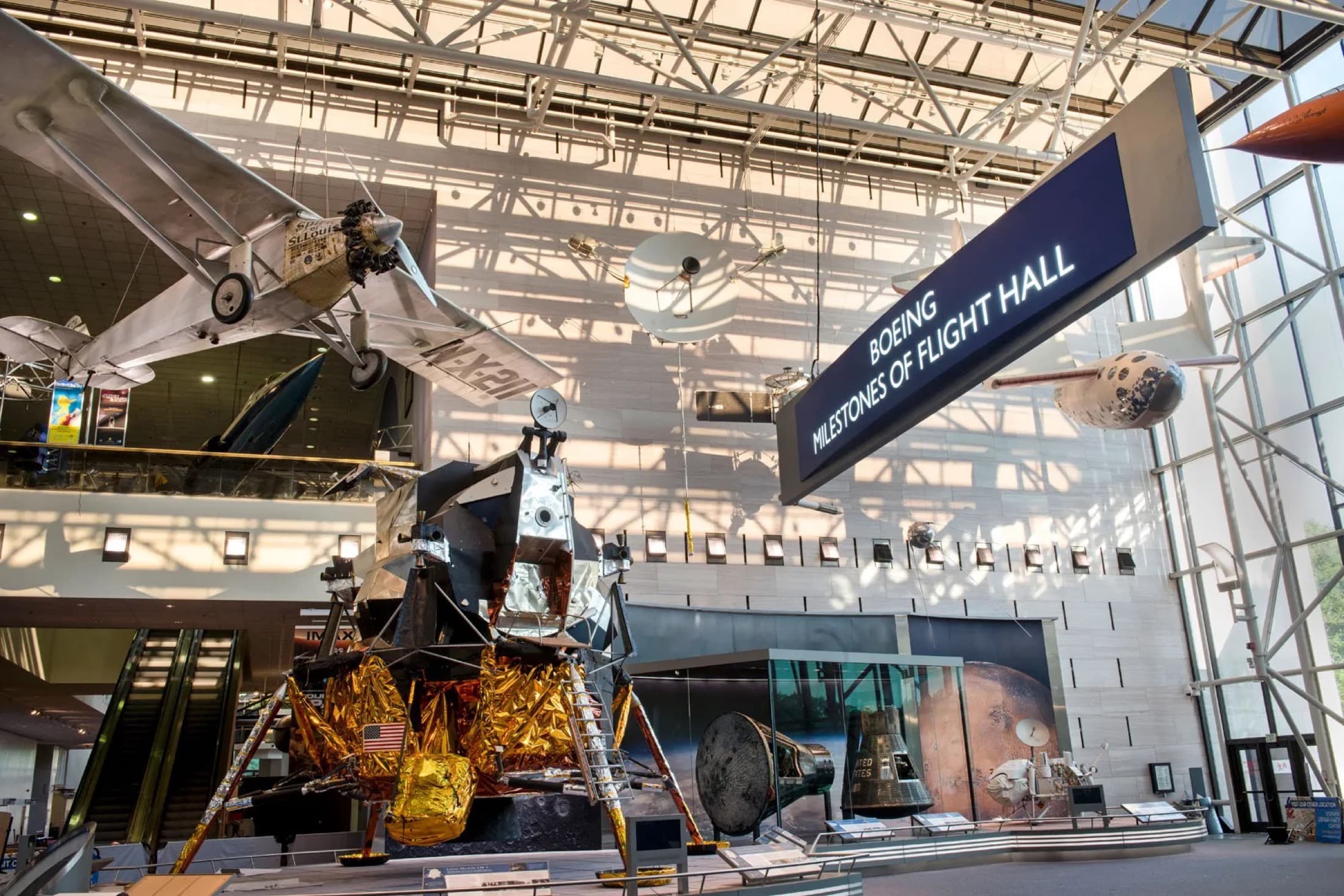 A gallery image from US Buildings: Air And Space Museum Interior