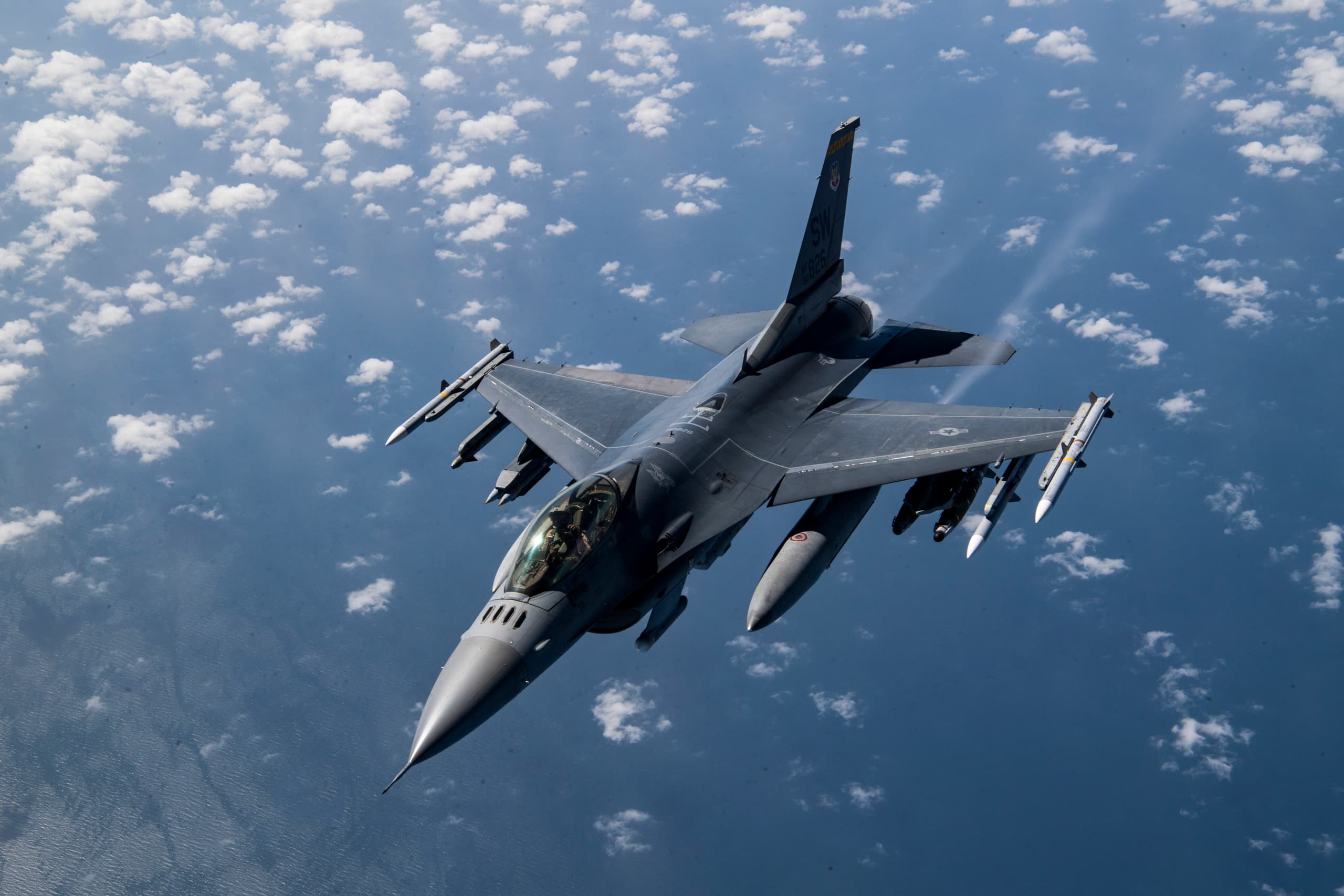 A gallery image from Military: F 16 Fighting Falcon