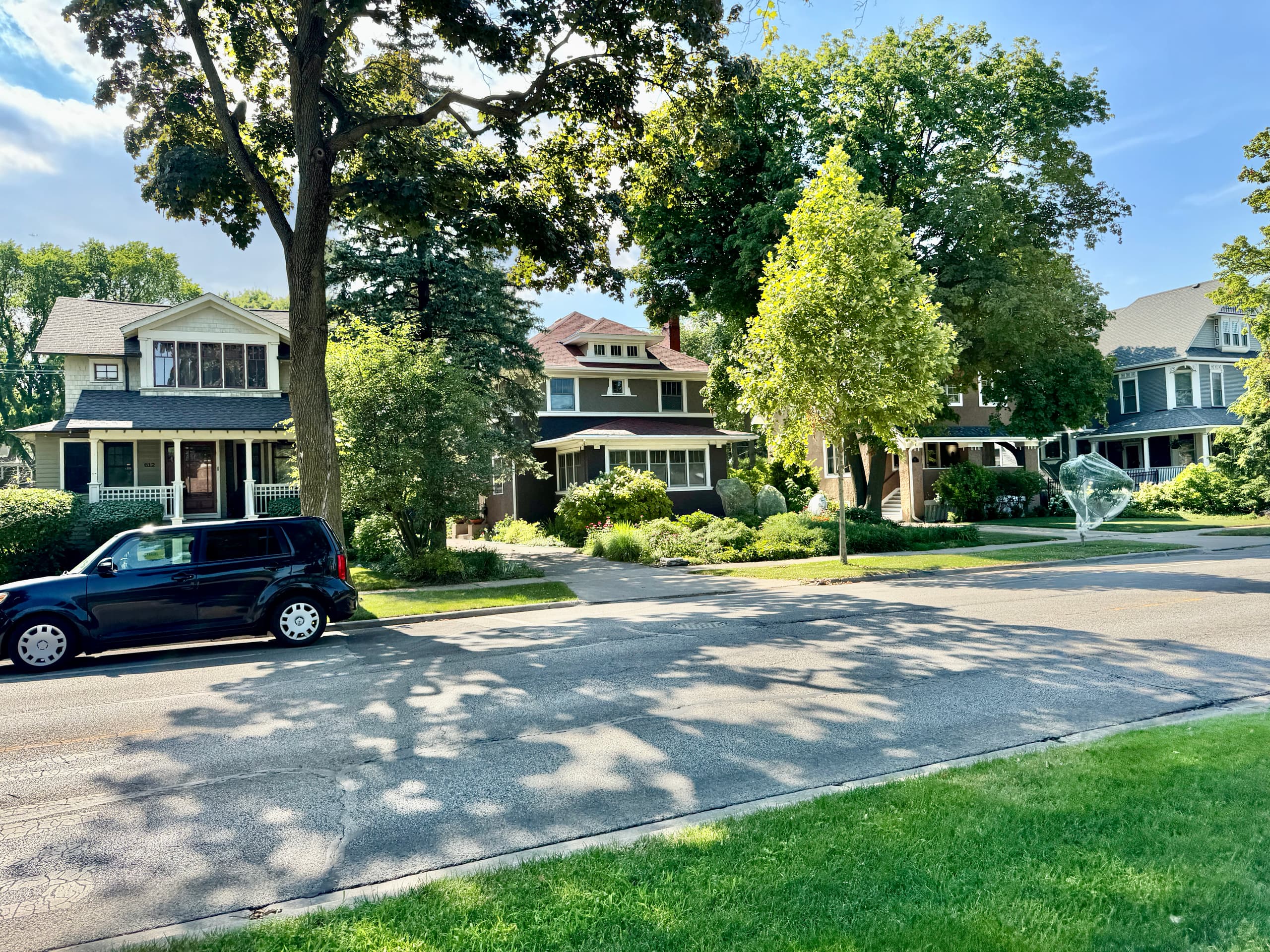 A gallery image from Housing: Homes In Chicago Suburb Of River Forest, Illinois