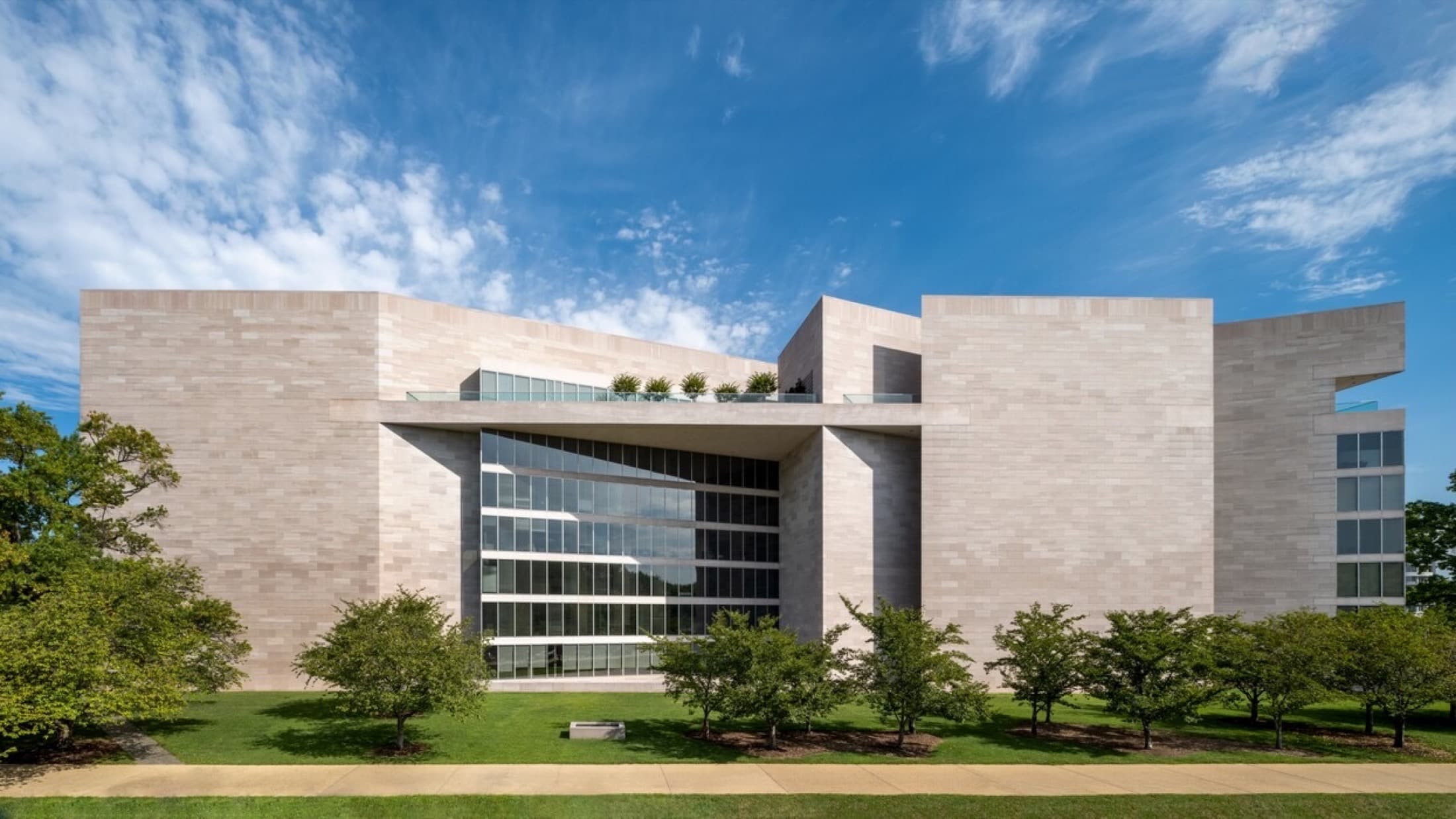 A gallery image from US Buildings: National Gallery East Building