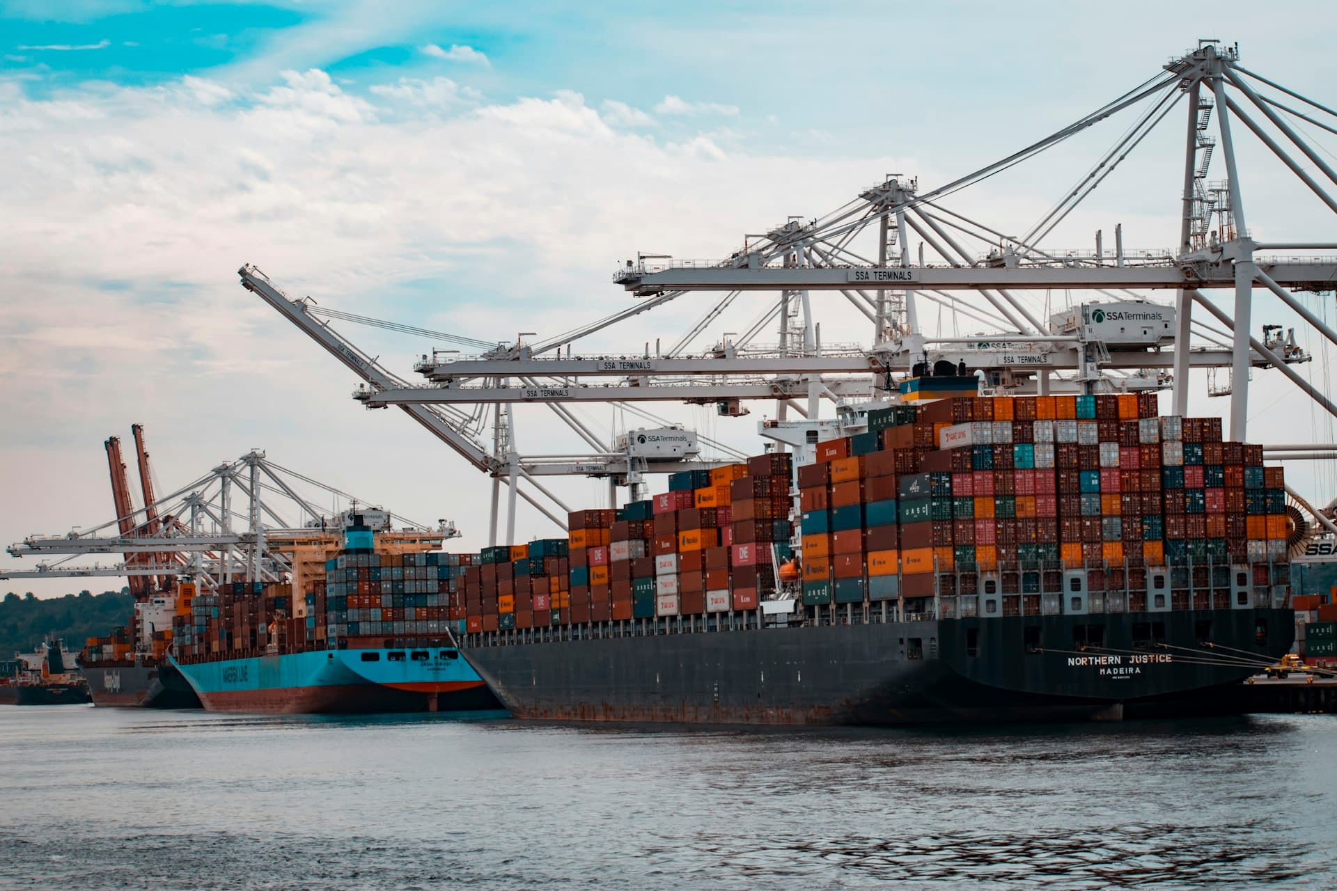 A gallery image from Economy: Economy Port