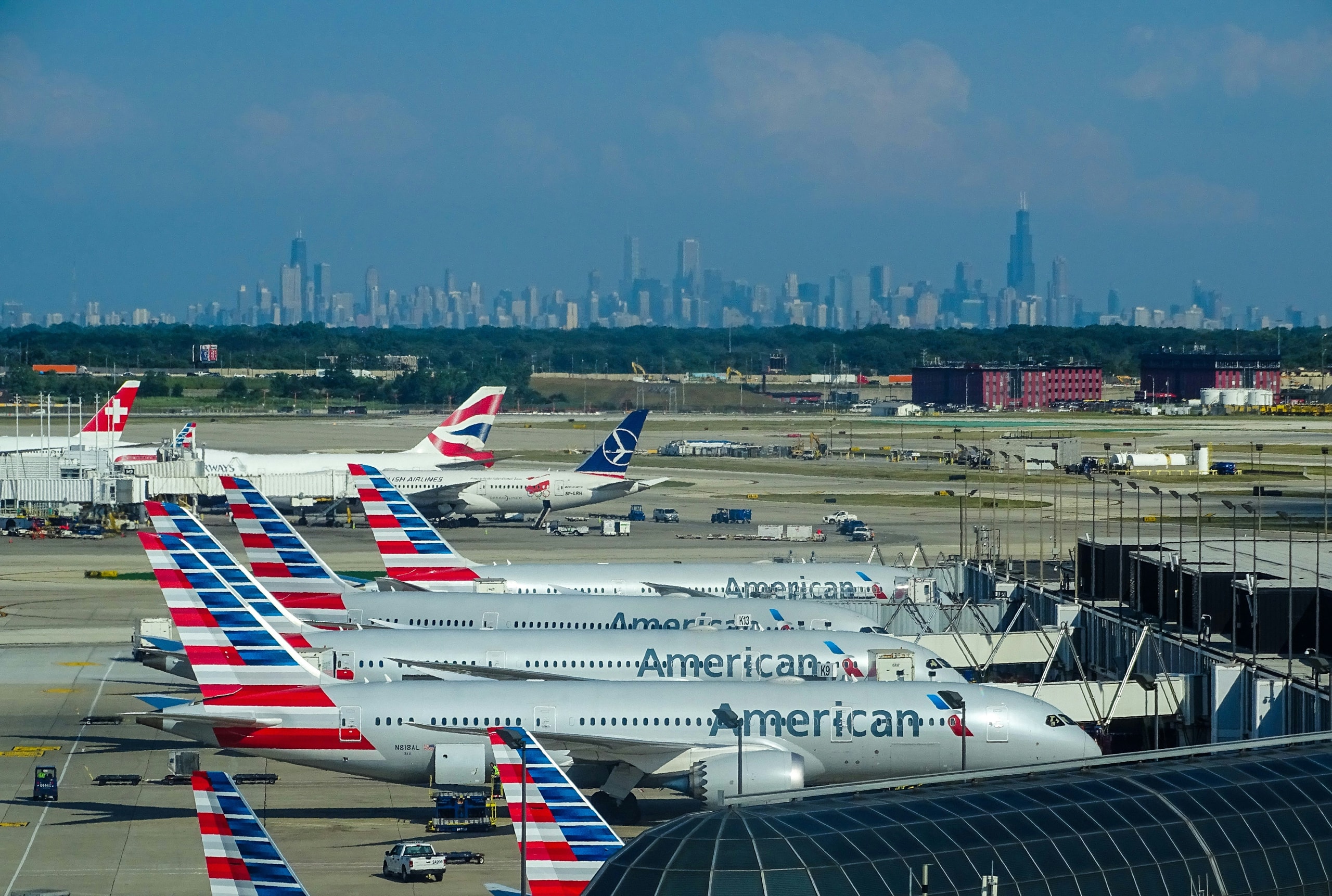 Airliners at the gates of Chicago O'Hare