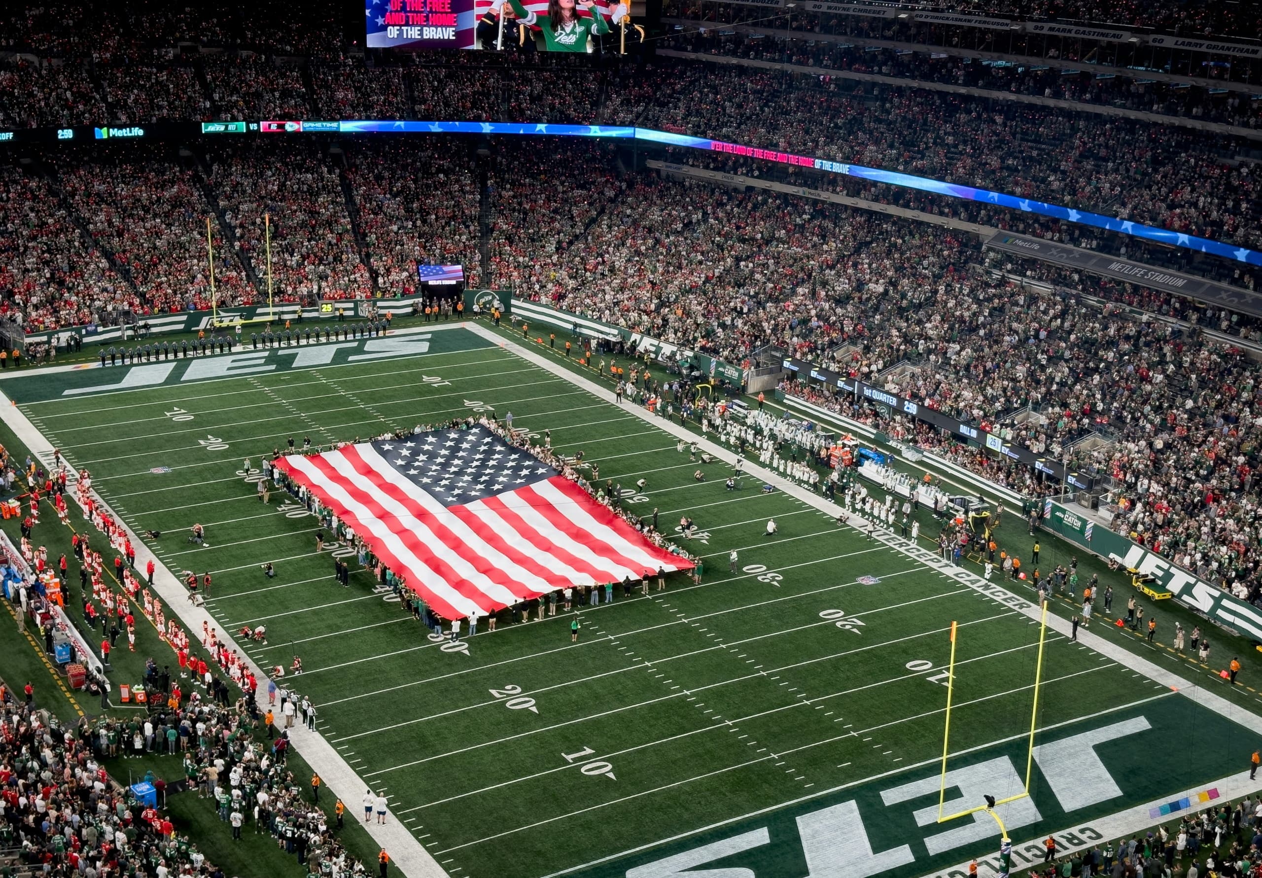 Massive US flag unfurled before Jets game at MetLife Stadium